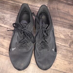 NIKE Womens All Blackk Tennis’s Shoes! Sz 10